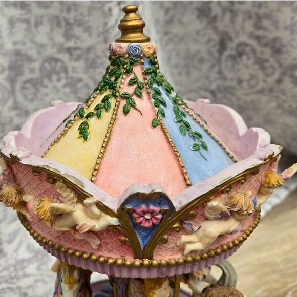 Beautiful Collectible Carousel That Lights Up With Use Of Batteries And Winds Up - Picture 12 of 15